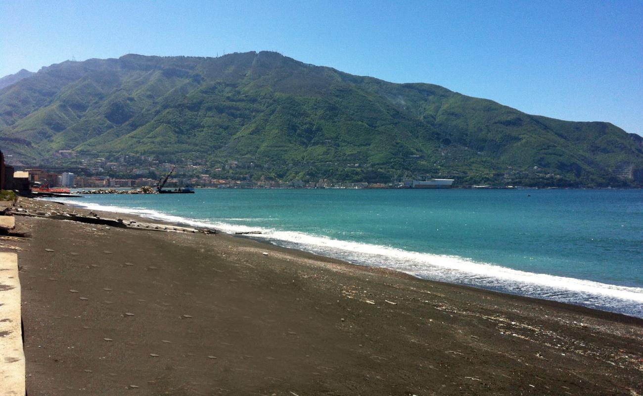 Photo de Marina di Stabia avec sable gris avec caillou de surface