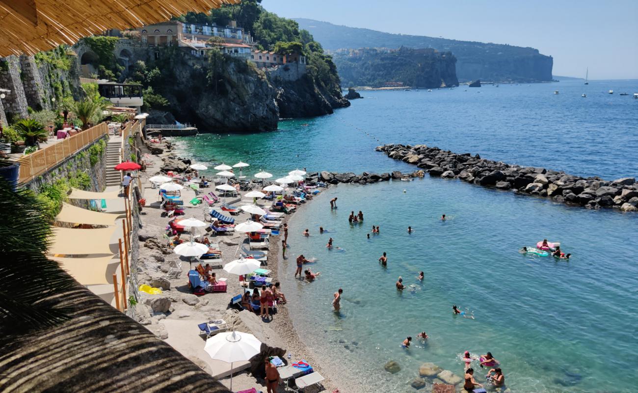 Photo de Scrajo Mare Lido avec caillou fin gris de surface