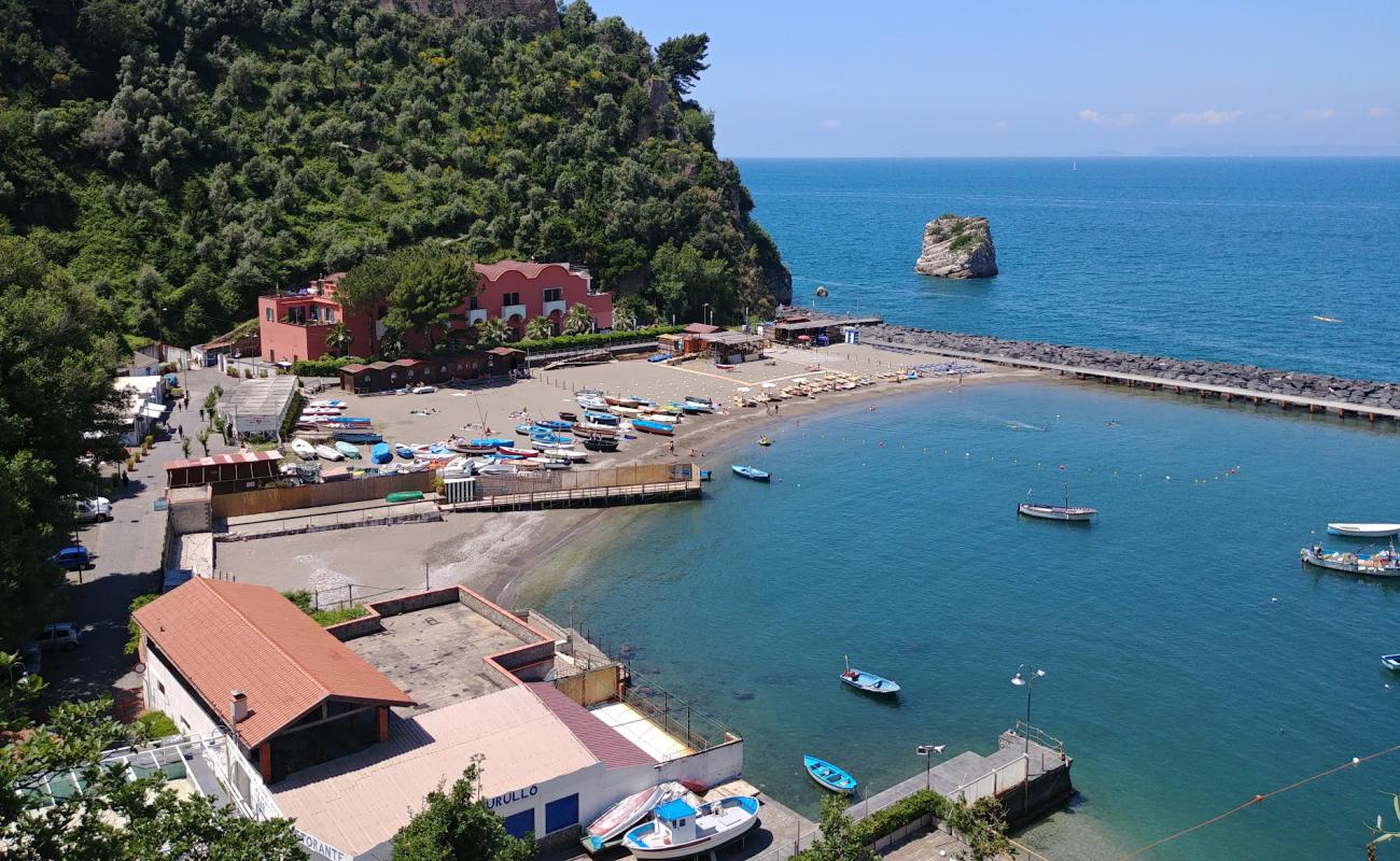 Photo de Spiaggia Vico Equense avec sable gris & galets de surface