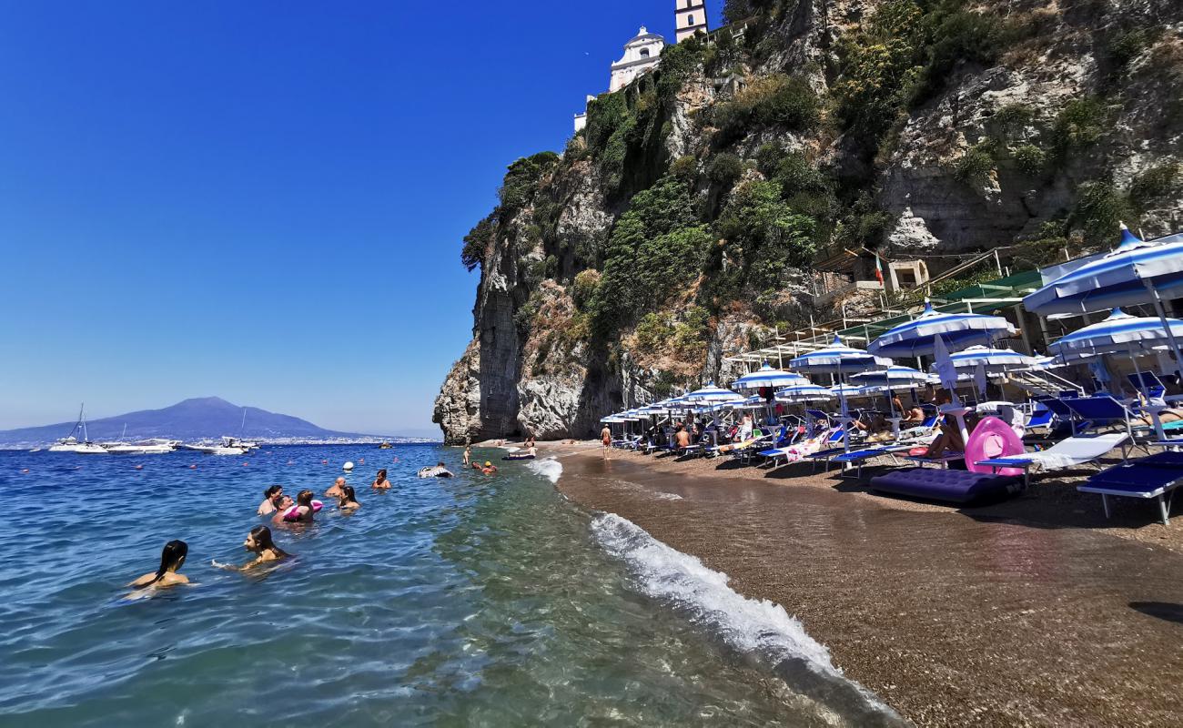 Photo de Vico Equense beach avec caillou fin gris de surface