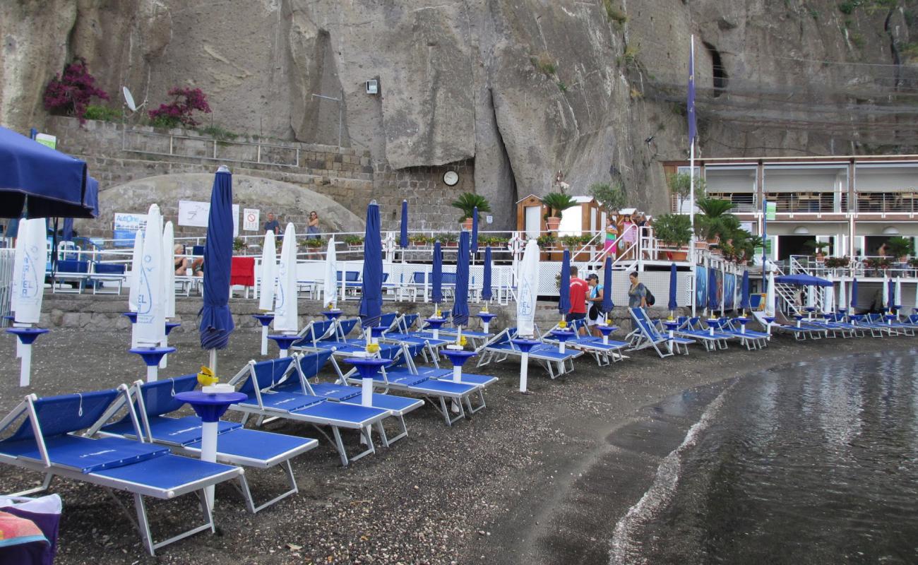 Photo de Spiaggia La Marinella avec sable gris de surface