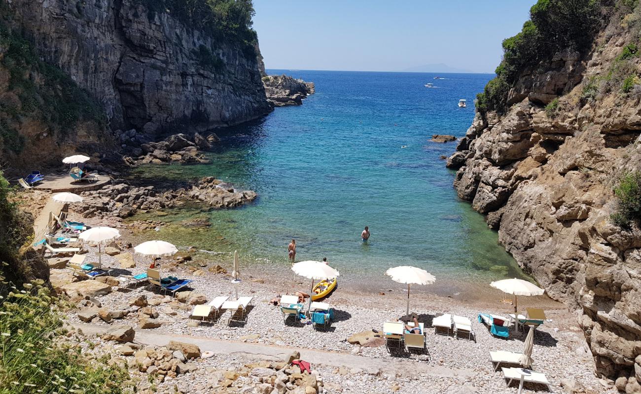 Photo de Spiaggia della Pignatella II avec sable noir avec caillou de surface