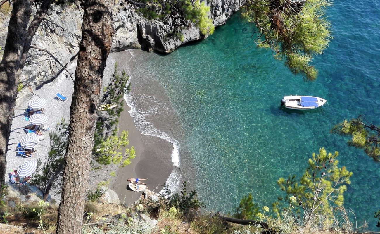 Photo de Positano beach III avec petits galets gris de surface