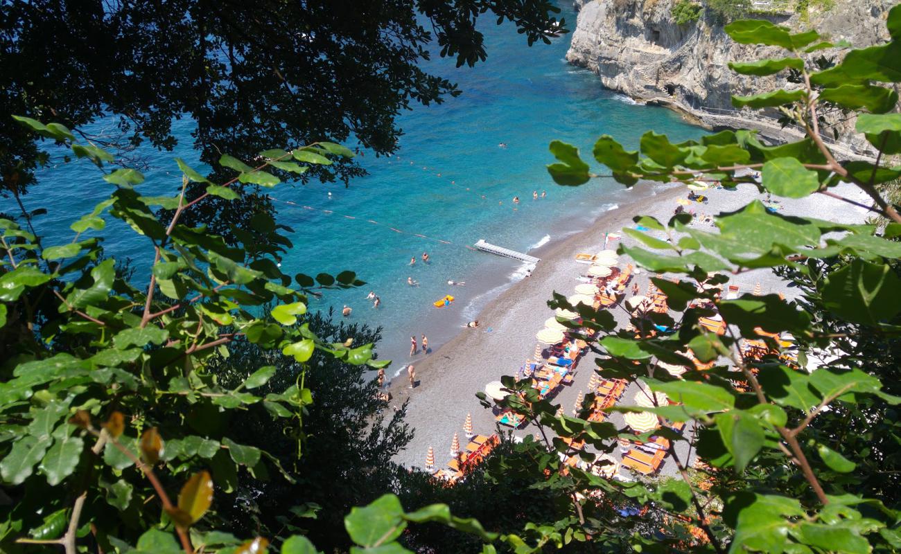 Photo de Arienzo Beach avec galets gris de surface