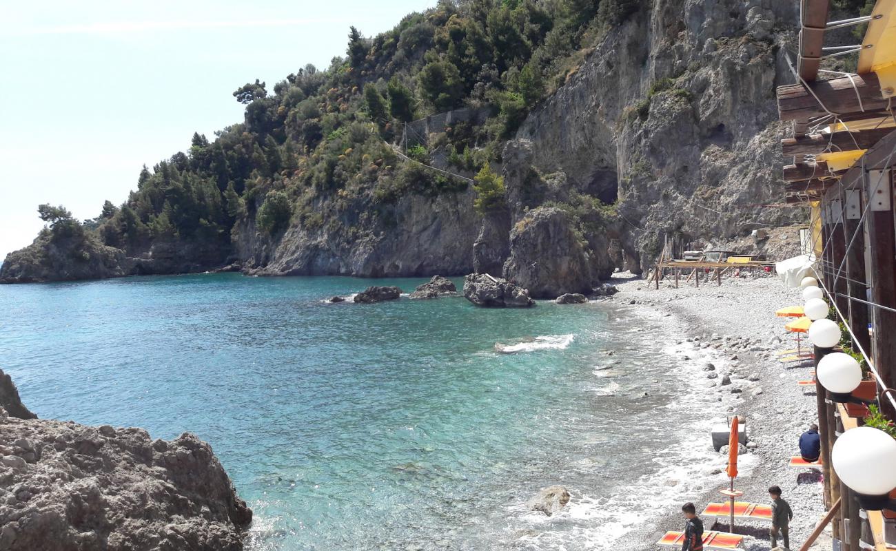 Photo de Spiaggia Santa Croce avec caillou fin gris de surface