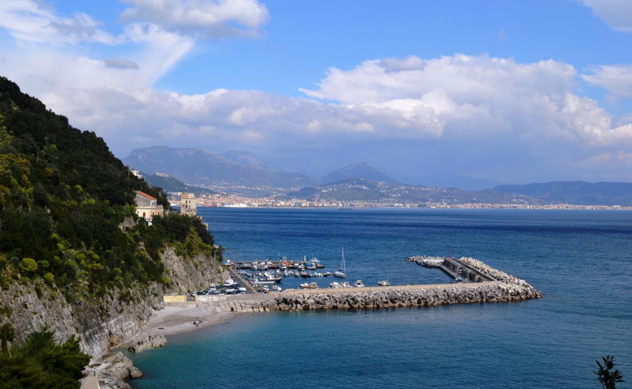 Photo de Porto di Cetara beach avec caillou fin gris de surface