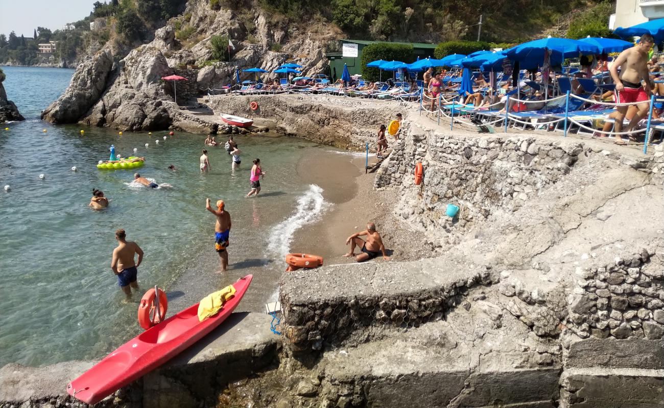 Photo de Lido a' cartera avec petits galets gris de surface
