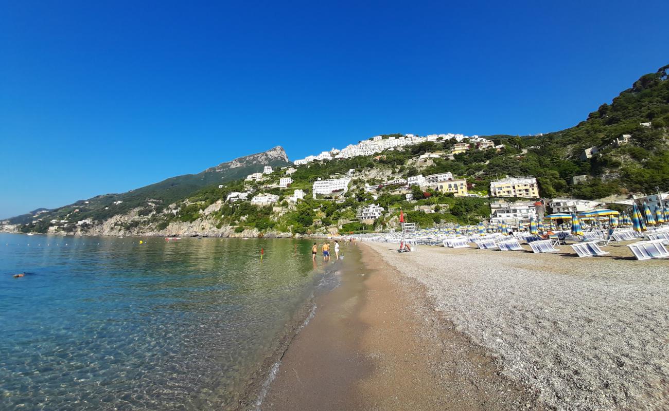 Photo de Vietri beach avec sable brun de surface