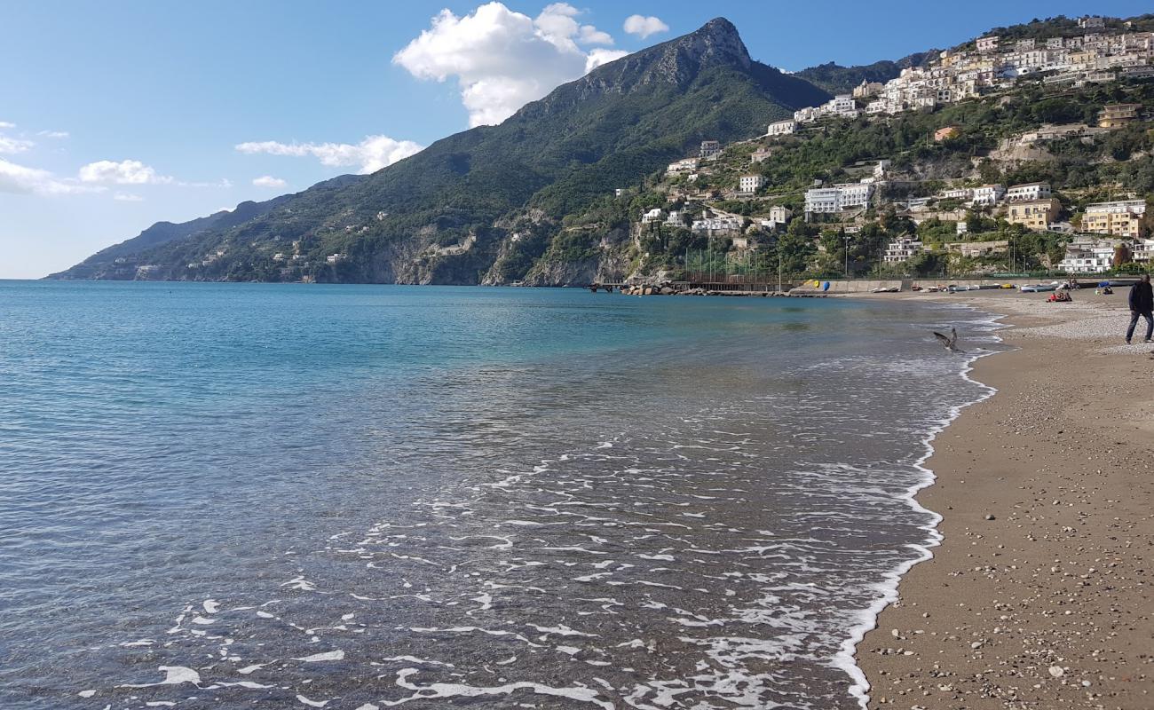 Photo de Spiaggia Vietri sul Mare avec sable brun de surface