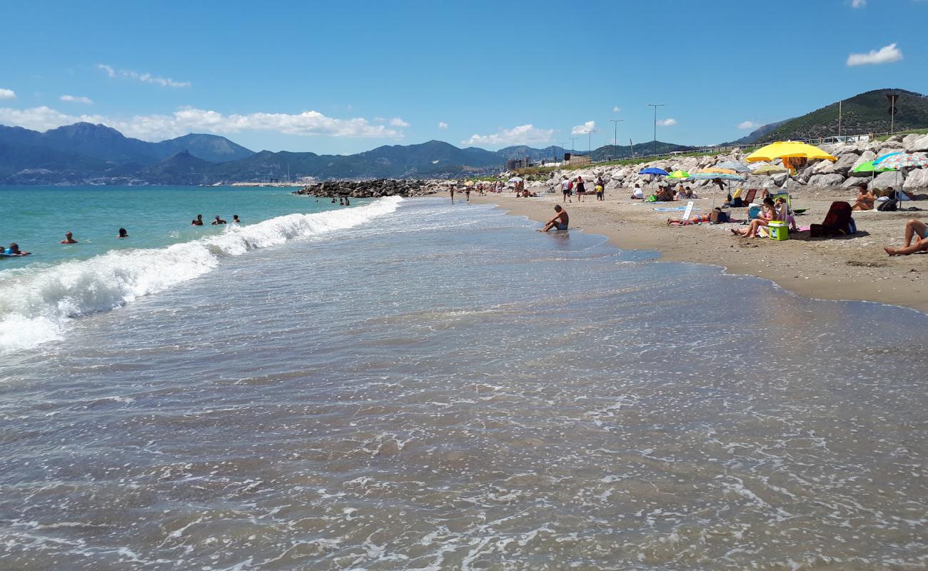 Photo de Arechi beach III avec sable noir & galets de surface