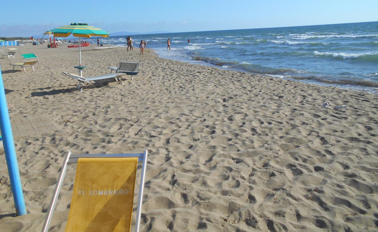 Photo de Spiaggia di Marina di Eboli avec sable beige de surface