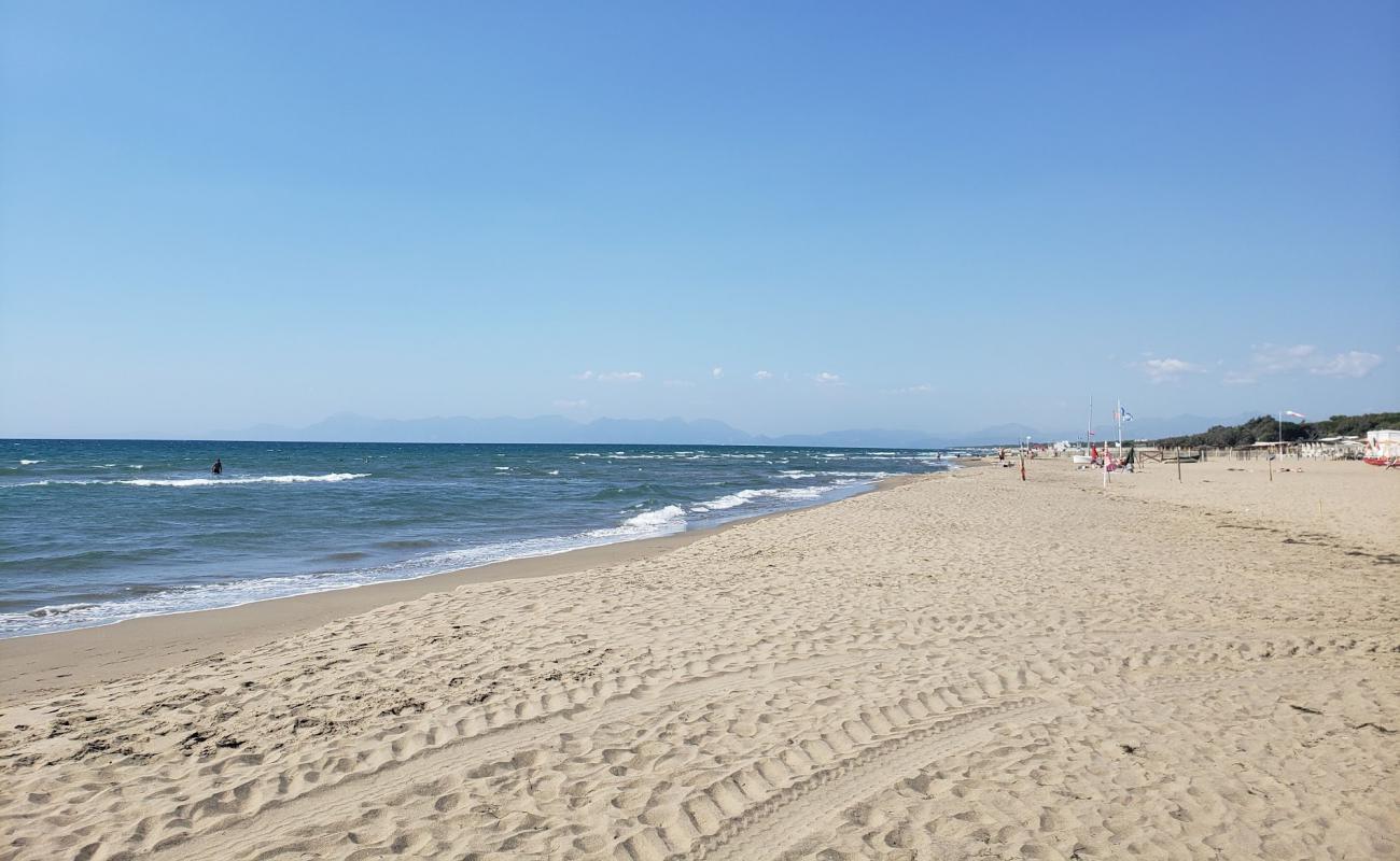 Photo de Spiaggia Paestum avec sable brun de surface