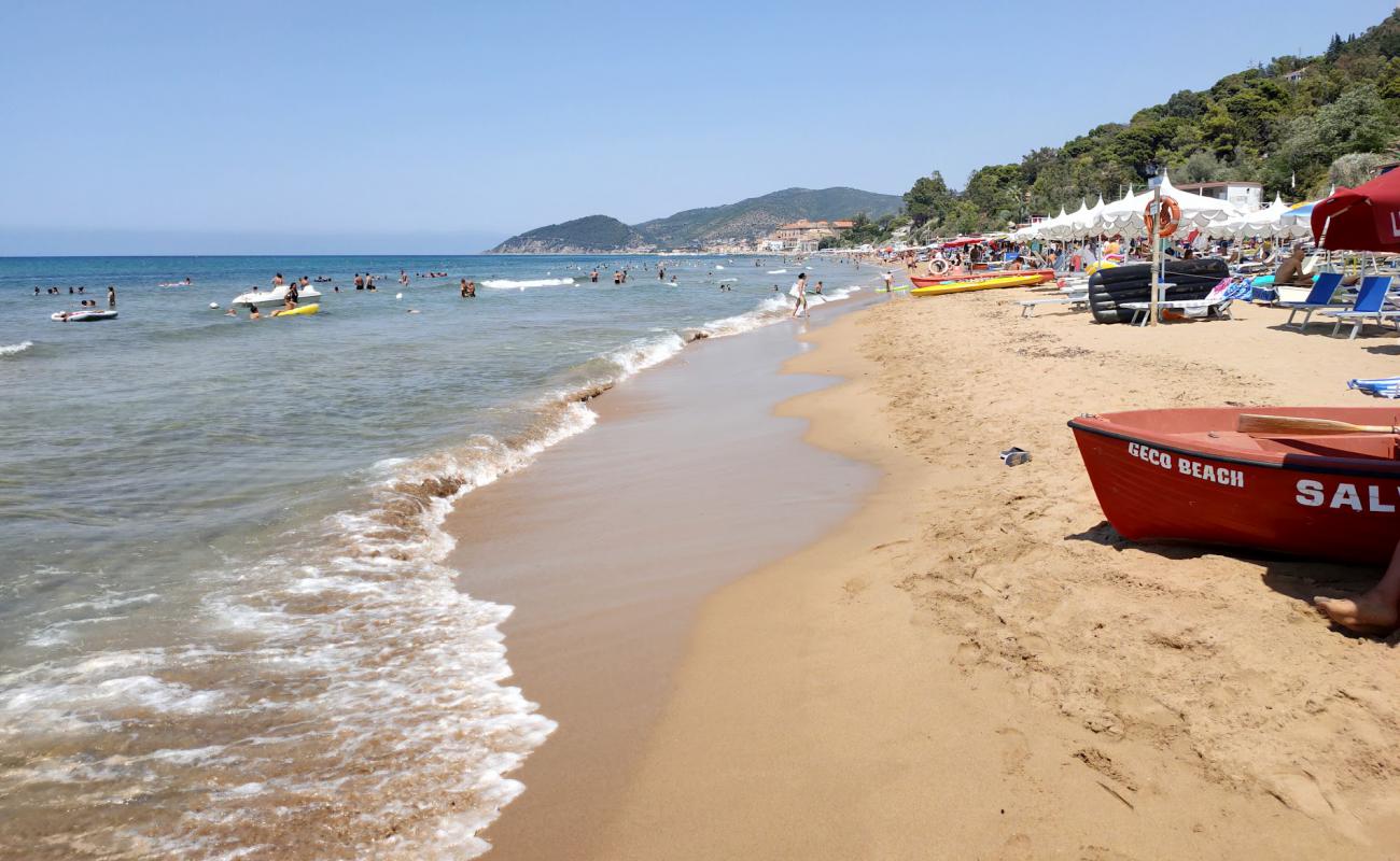 Photo de Spiaggia di Castellabate avec sable beige de surface