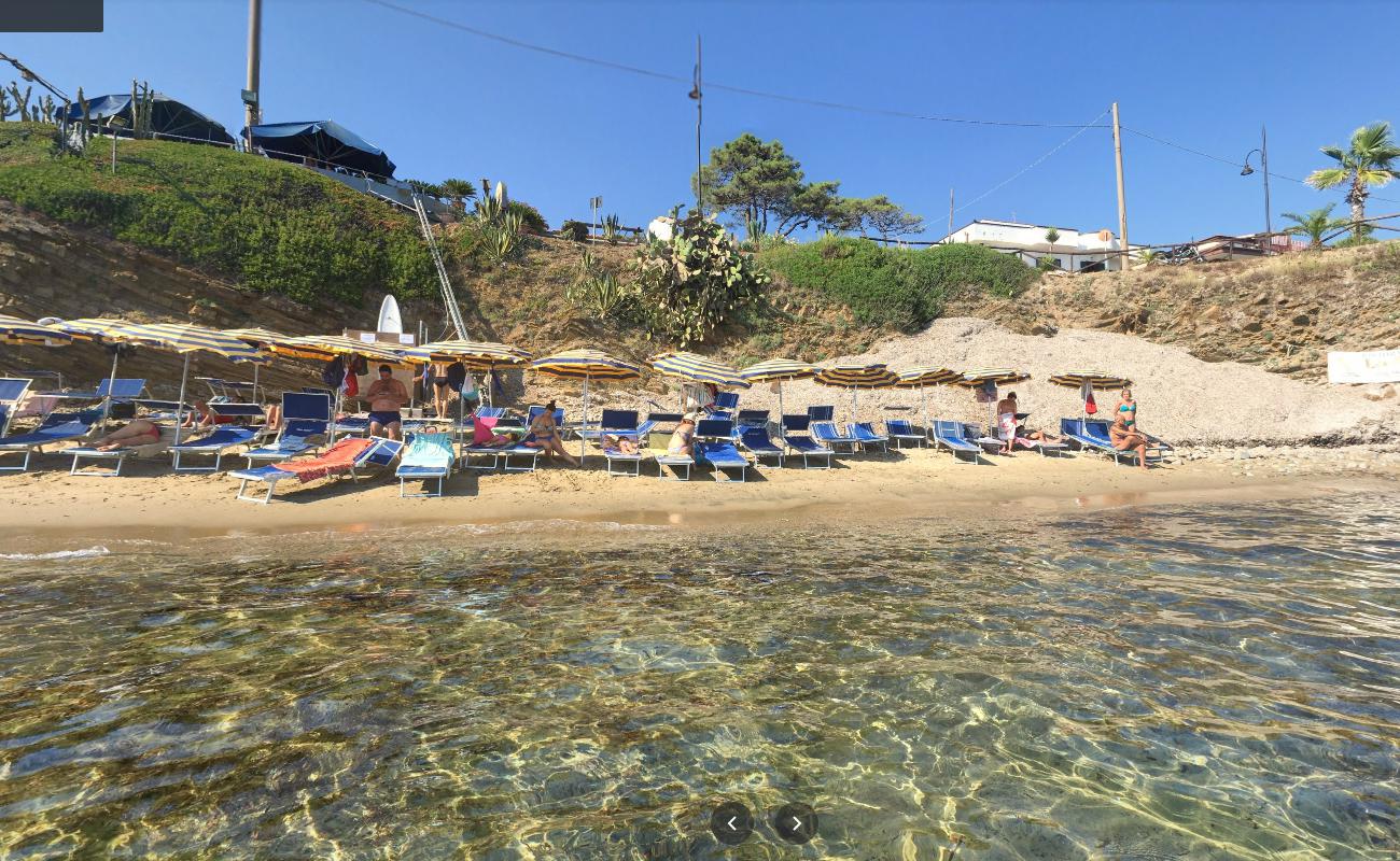 Photo de Pepe Giovanni beach avec l'eau bleu de surface