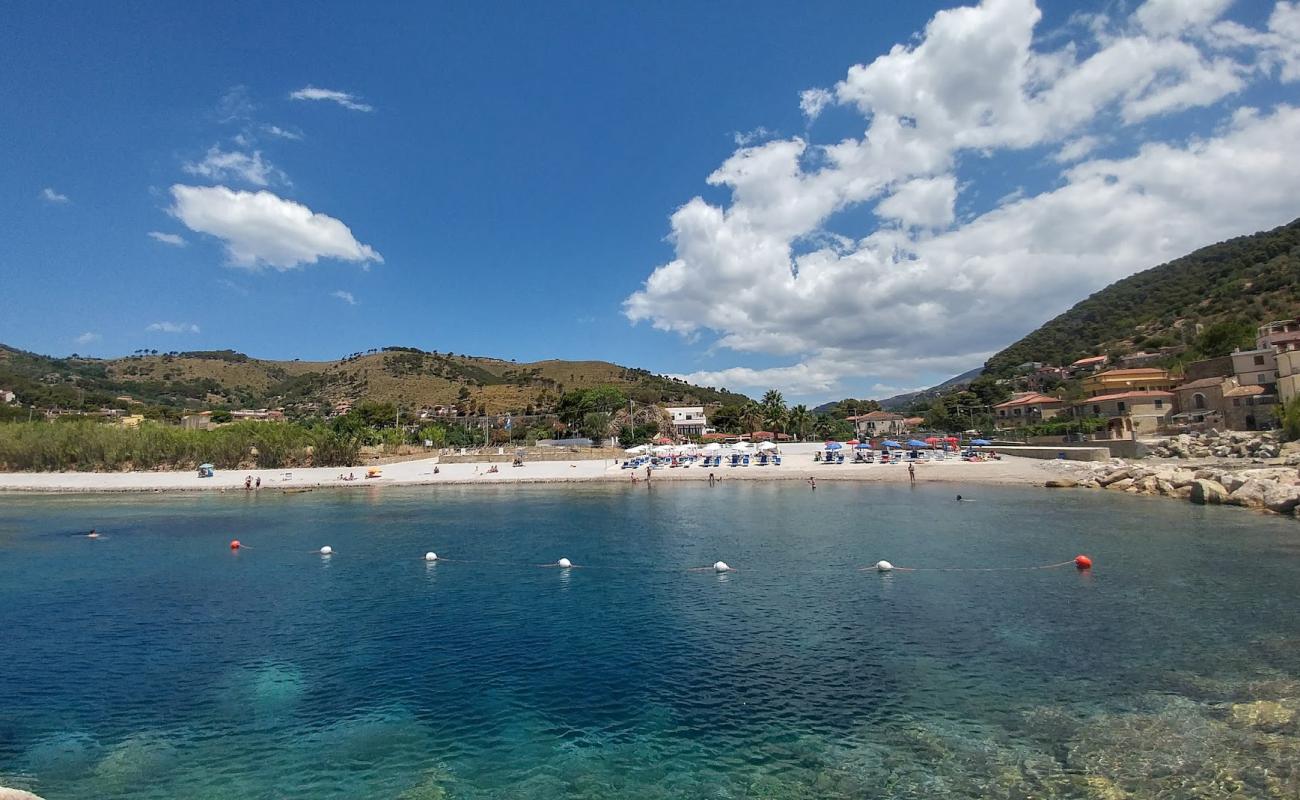 Photo de Le Due Vele Beach avec galets bruns de surface
