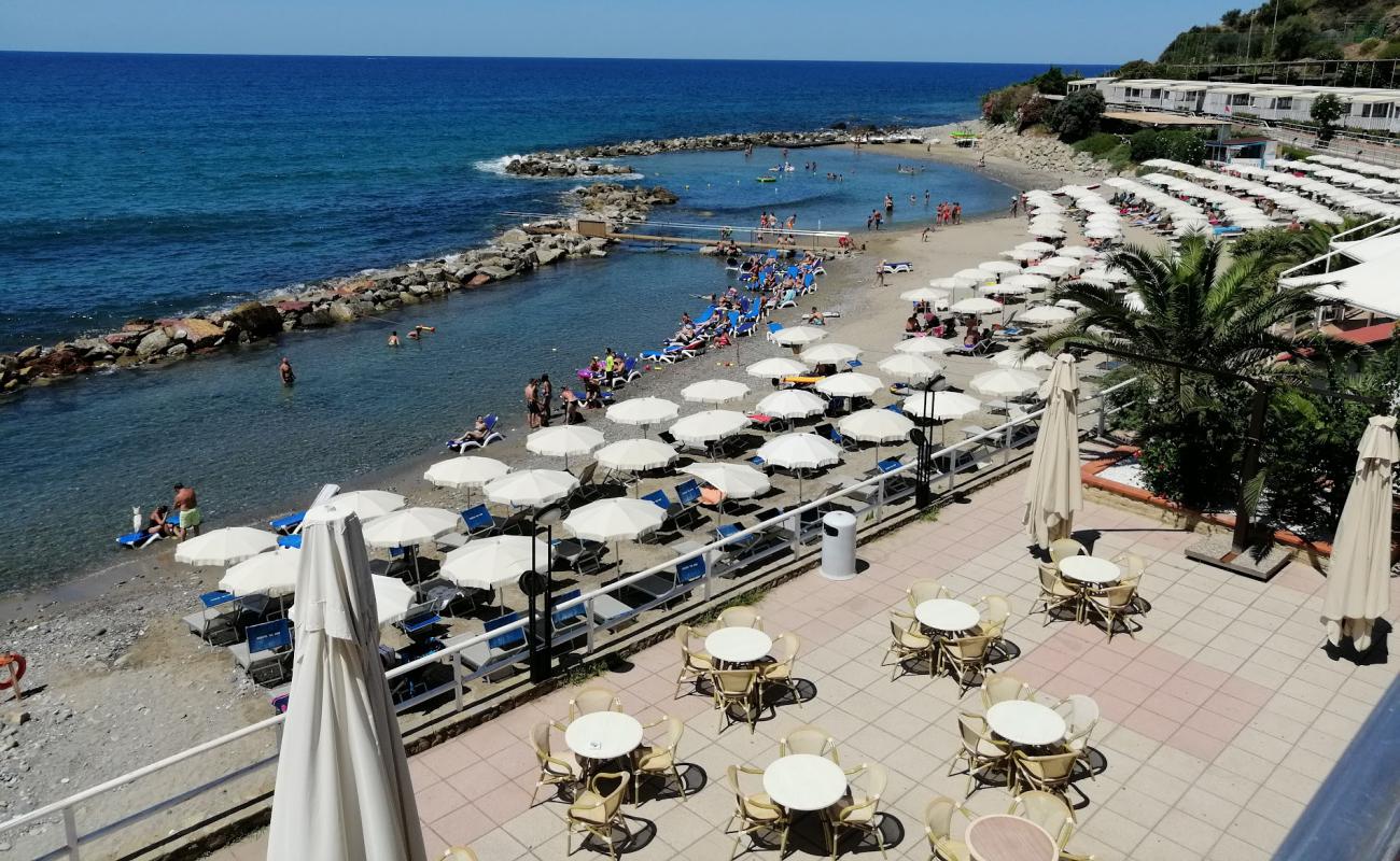Photo de Baia del Silenzio avec sable beige de surface