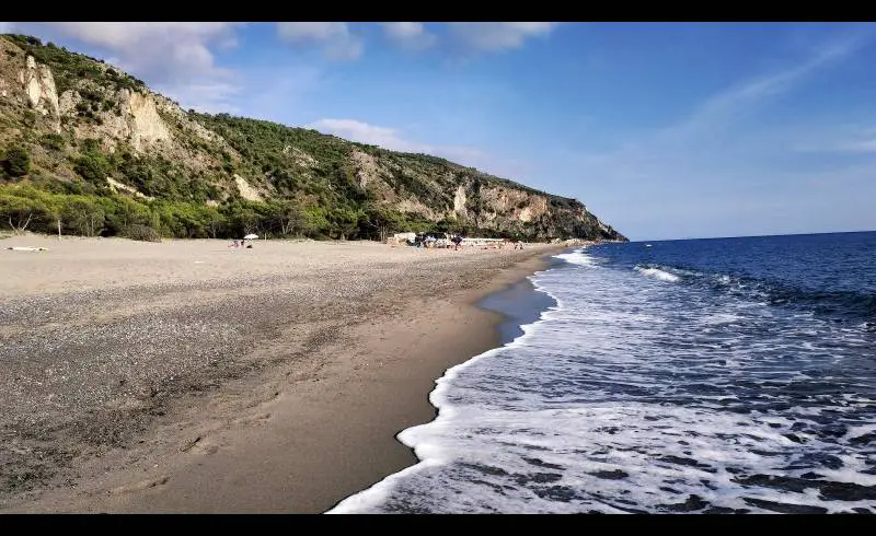 Photo de Mingardo Beach avec sable gris de surface