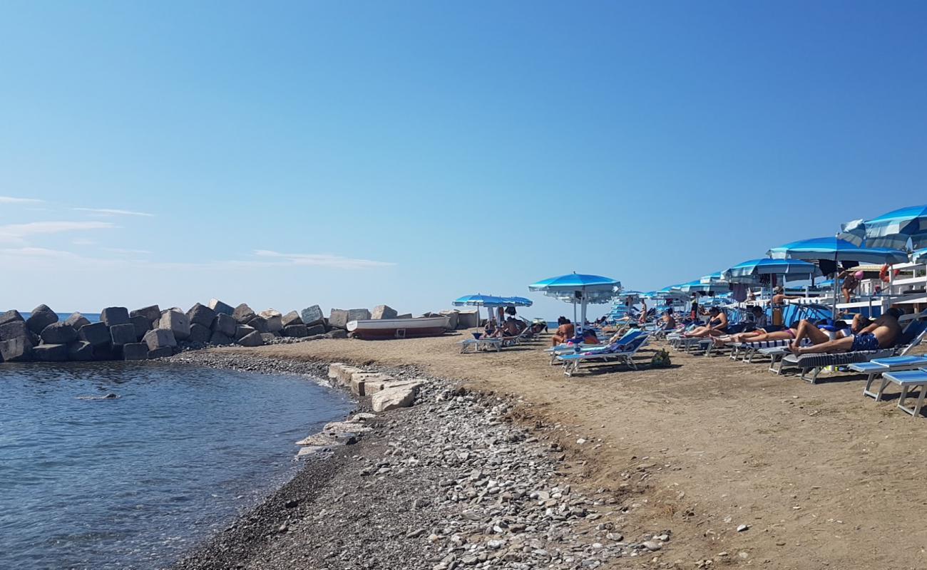 Photo de Bussentino port beach avec caillou brun de surface