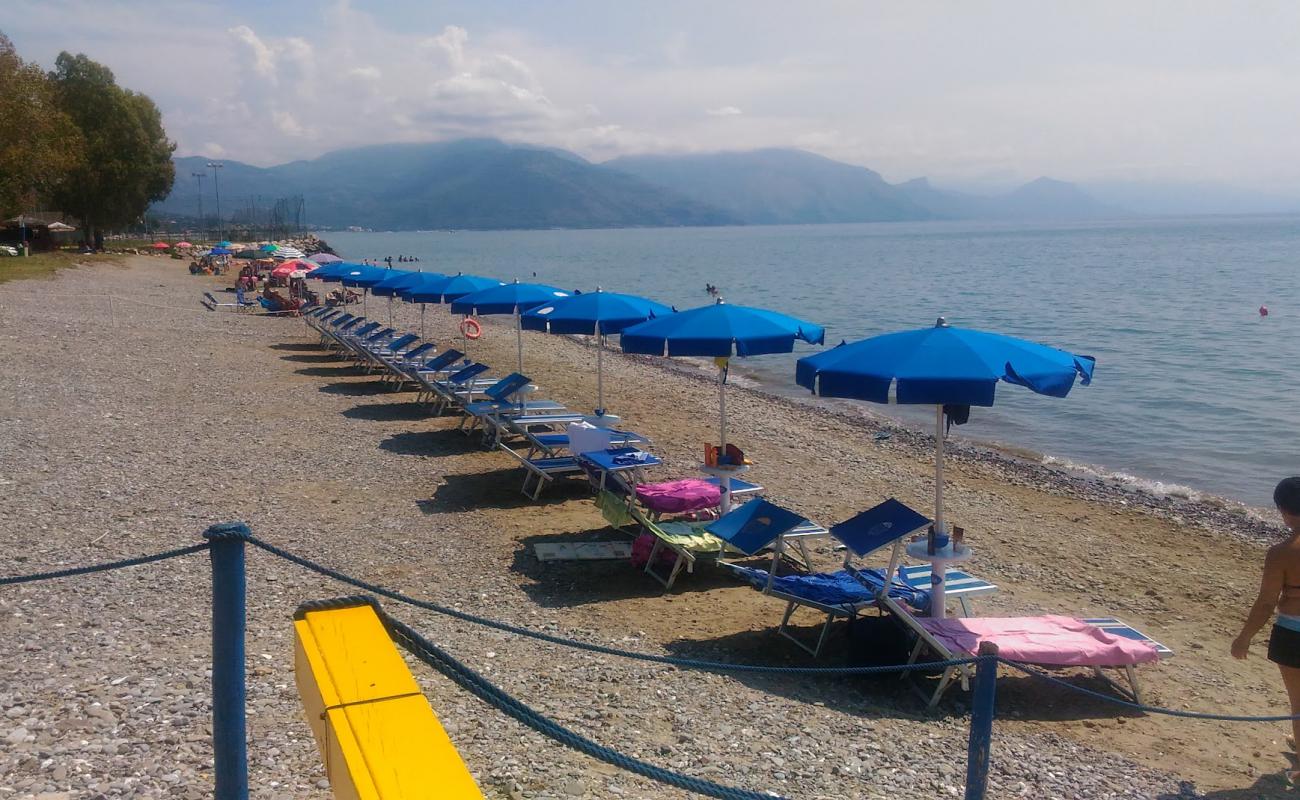 Photo de Capitello beach avec sable noir avec caillou de surface