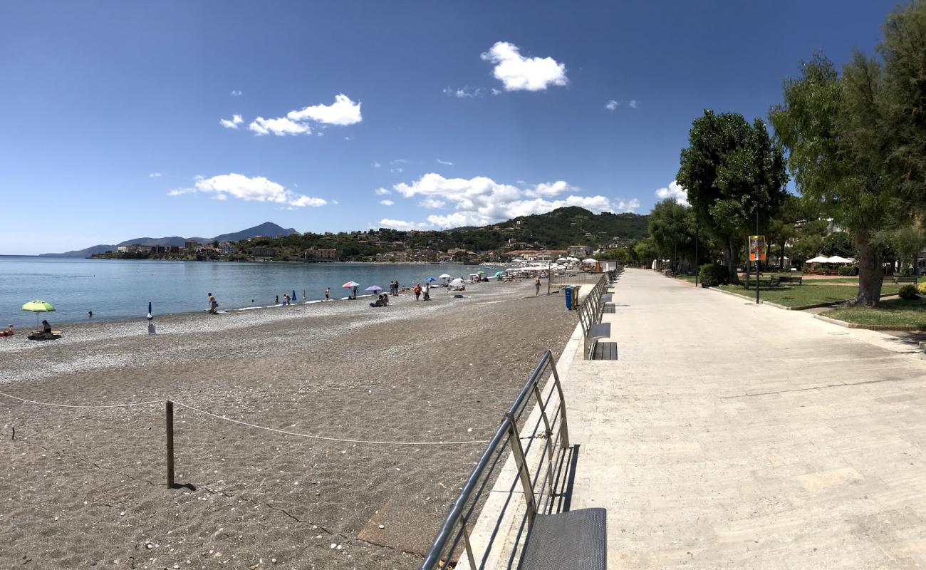 Photo de Sapri beach avec caillou brun de surface