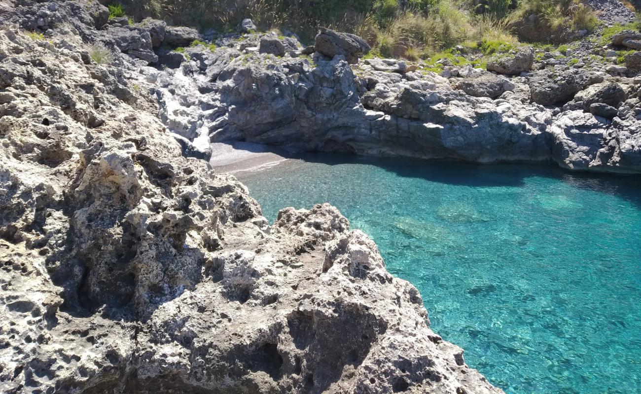 Photo de Spiaggia Marizza avec caillou fin gris de surface