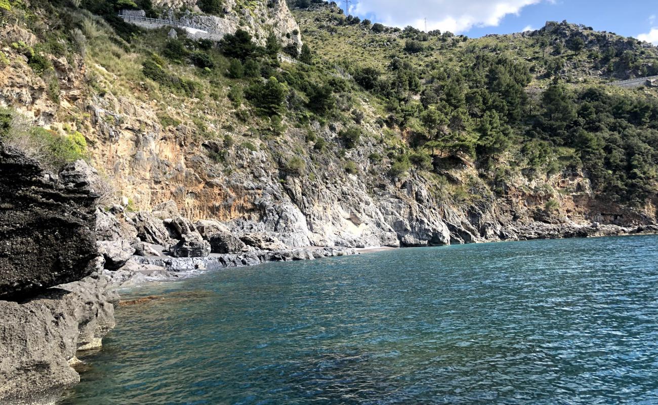 Photo de Cersuta beach avec galets gris de surface