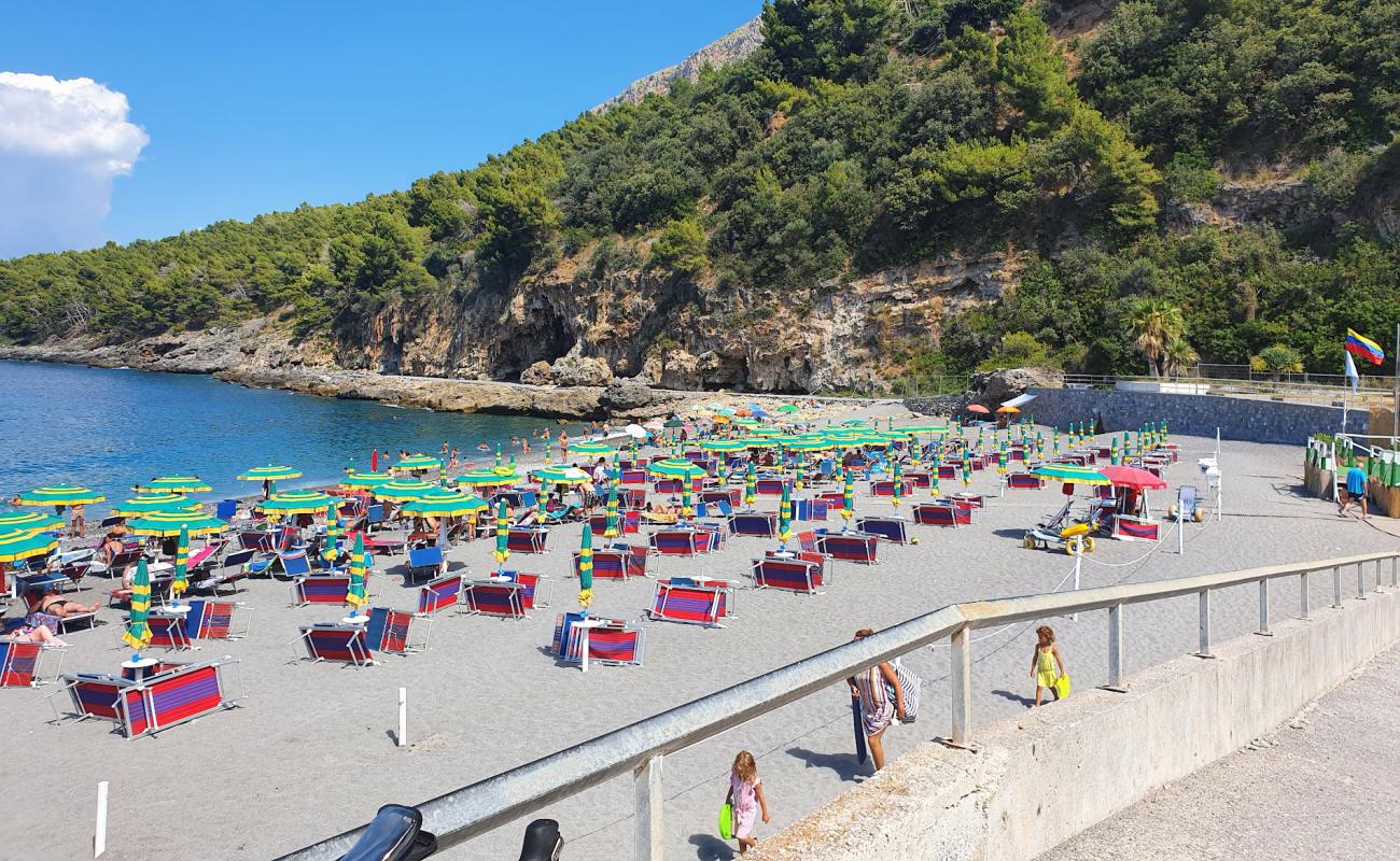 Photo de Spiaggia di Fiumicello avec caillou fin gris de surface