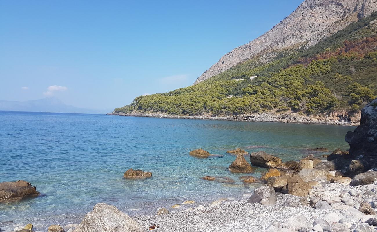 Photo de Spiaggia A Za Monaca avec caillou gris de surface