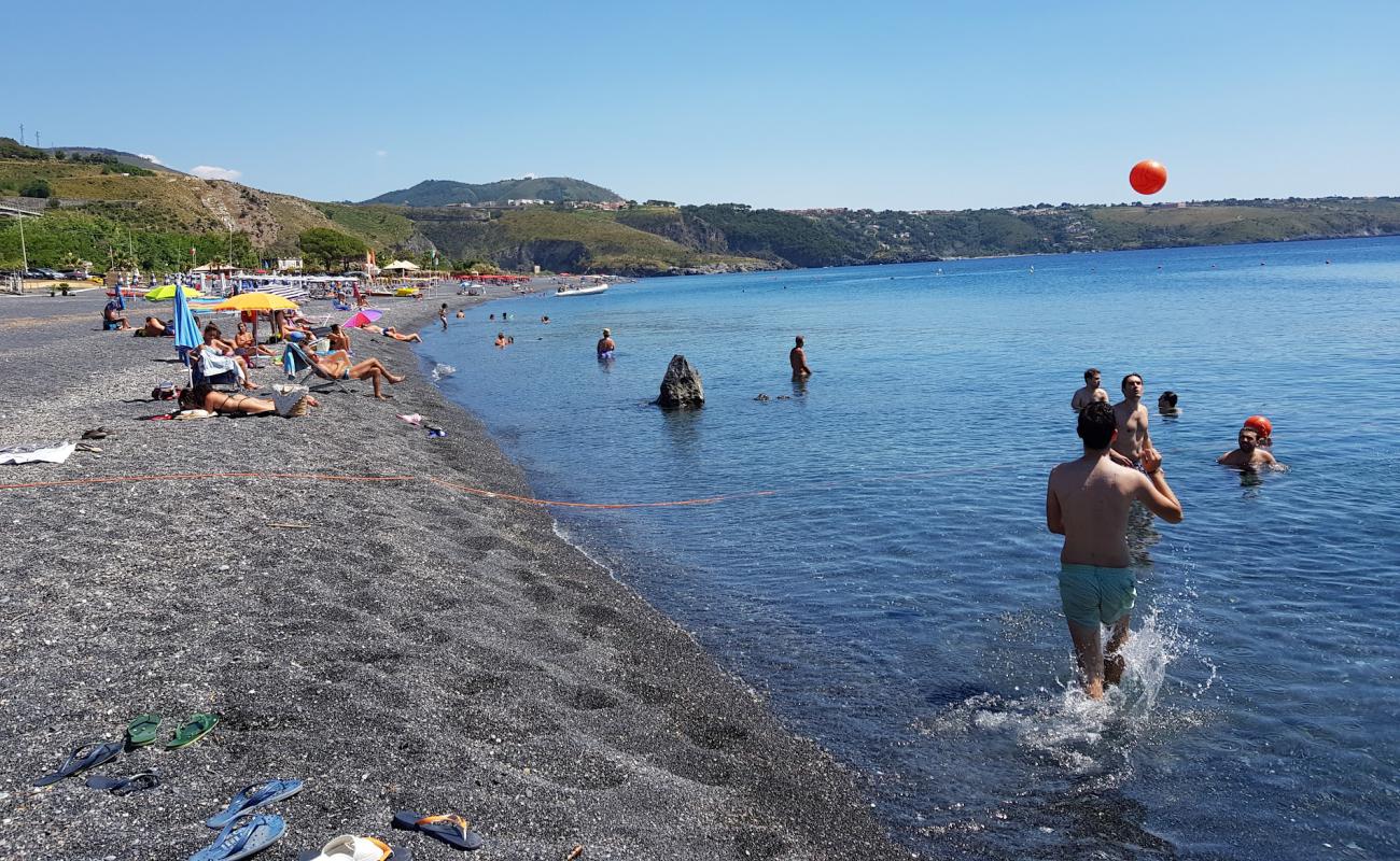 Photo de Spiaggia Fiuzzi avec caillou fin gris de surface