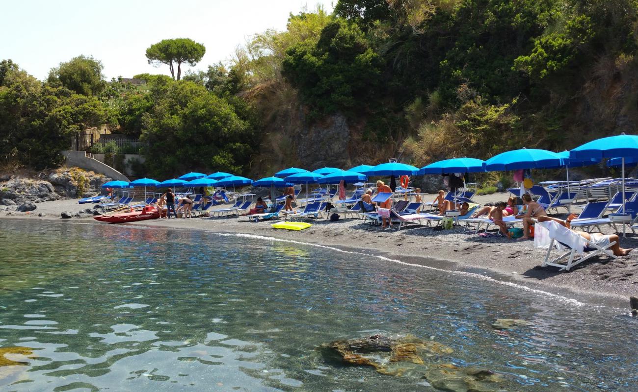 Photo de Spiaggia Le Terrazze avec caillou fin gris de surface