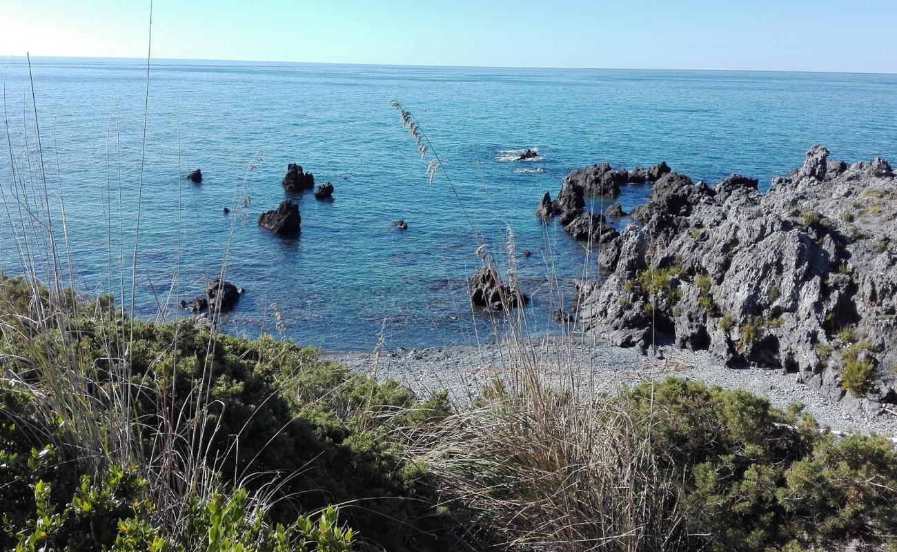 Photo de Scalea beach avec caillou fin gris de surface