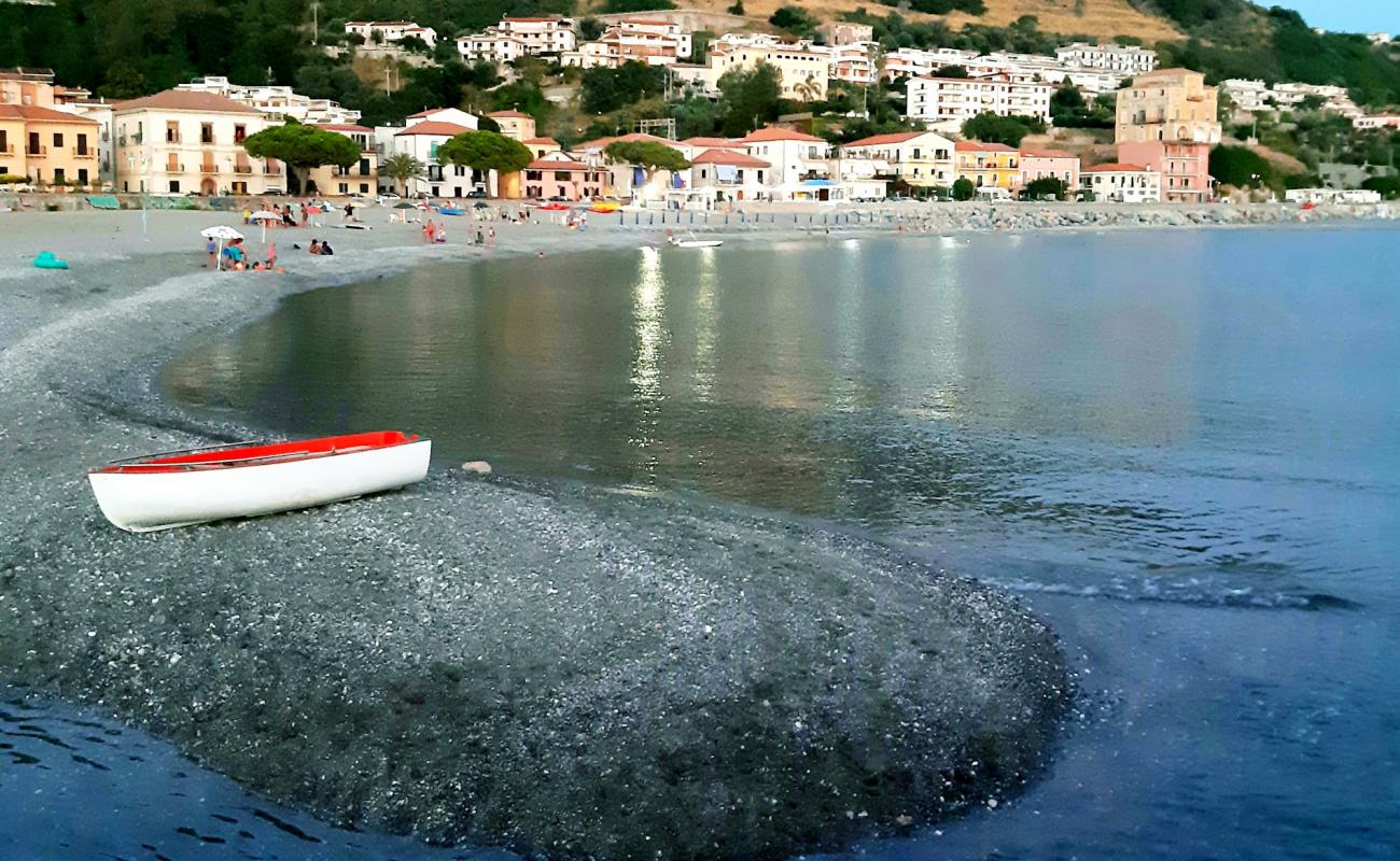 Photo de Cittadella del Capo beach avec sable gris de surface