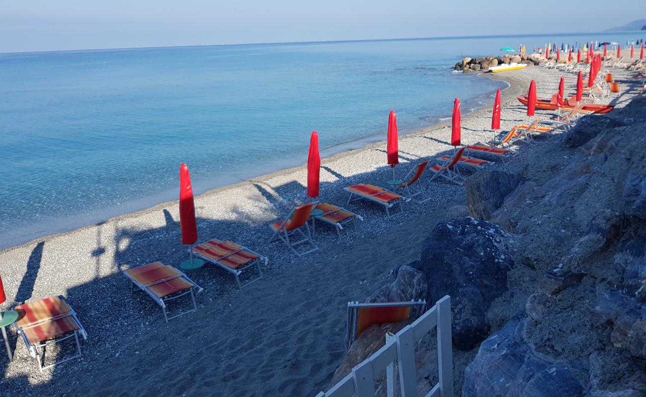 Photo de Marina di Fuscaldo Beach avec sable gris de surface