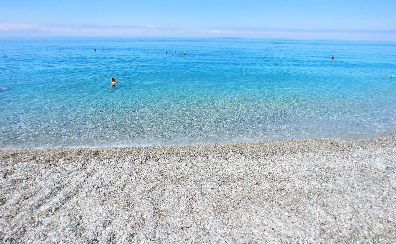 Photo de Pezzalonga beach avec caillou fin gris de surface