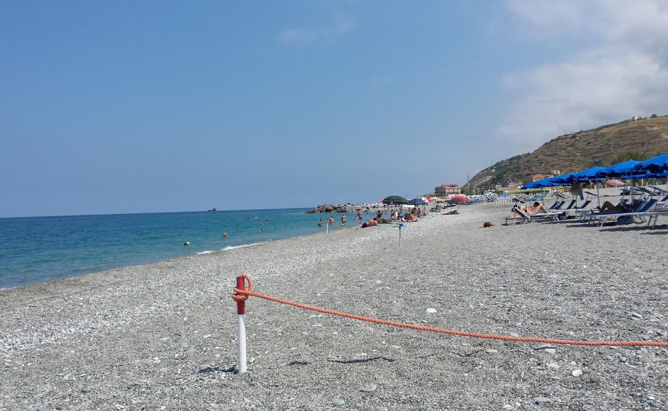 Photo de Spiaggia Amantea avec caillou fin gris de surface