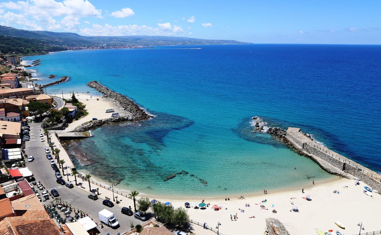 Photo de Pizzo Beach avec sable lumineux de surface