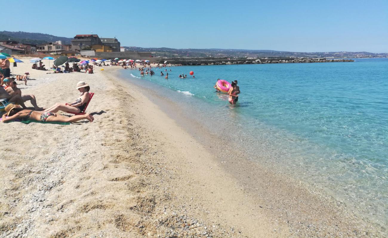 Photo de Plage de Rada avec sable lumineux de surface