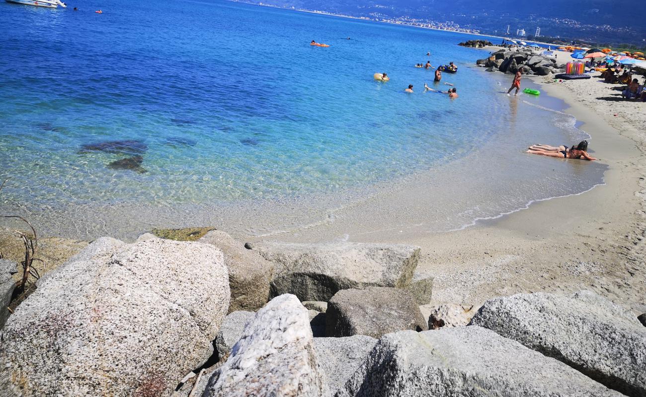 Photo de Spiaggia di Trainiti avec sable lumineux de surface