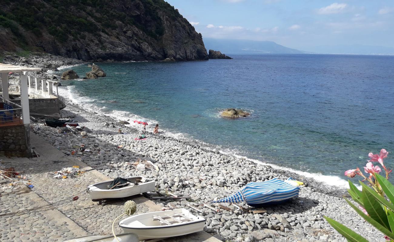 Photo de Marinella Di Palmi avec roches de surface