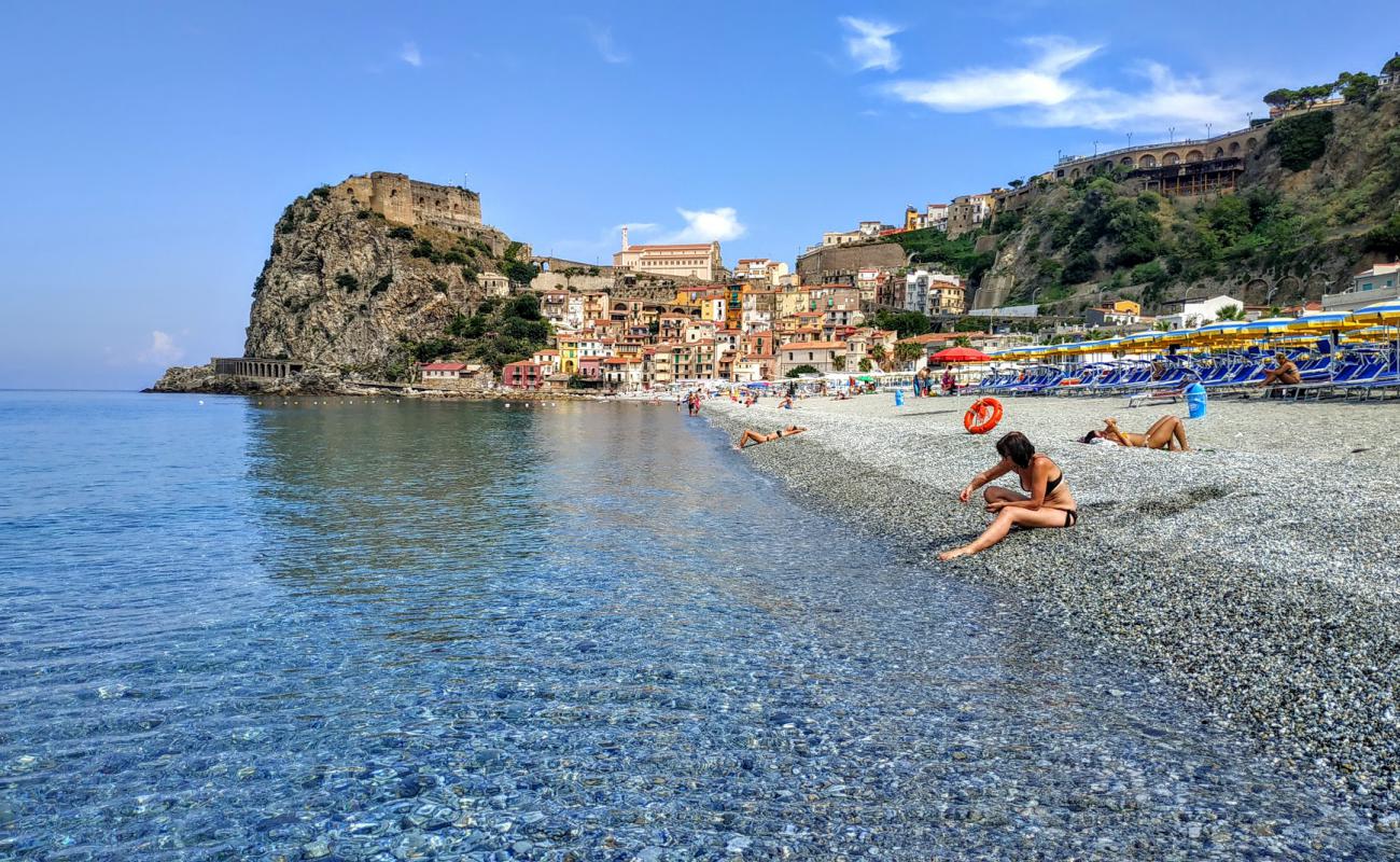 Photo de Spiaggia Di Scilla avec sable lumineux de surface