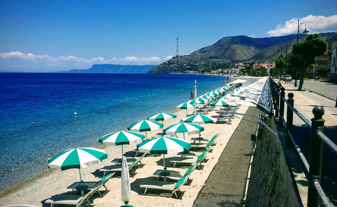 Photo de Chiringuito Beach avec sable noir avec caillou de surface