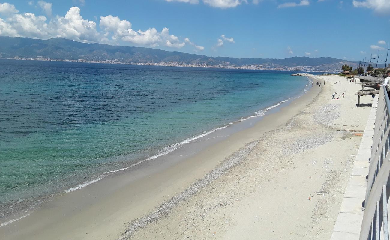 Photo de Gallico Marina avec sable brun de surface