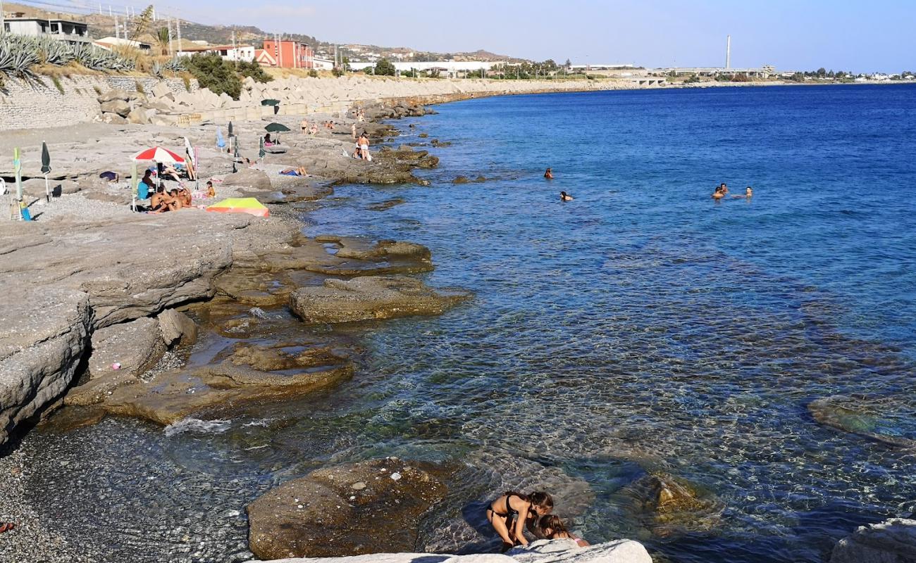 Photo de Riaci Capo beach avec roches de surface