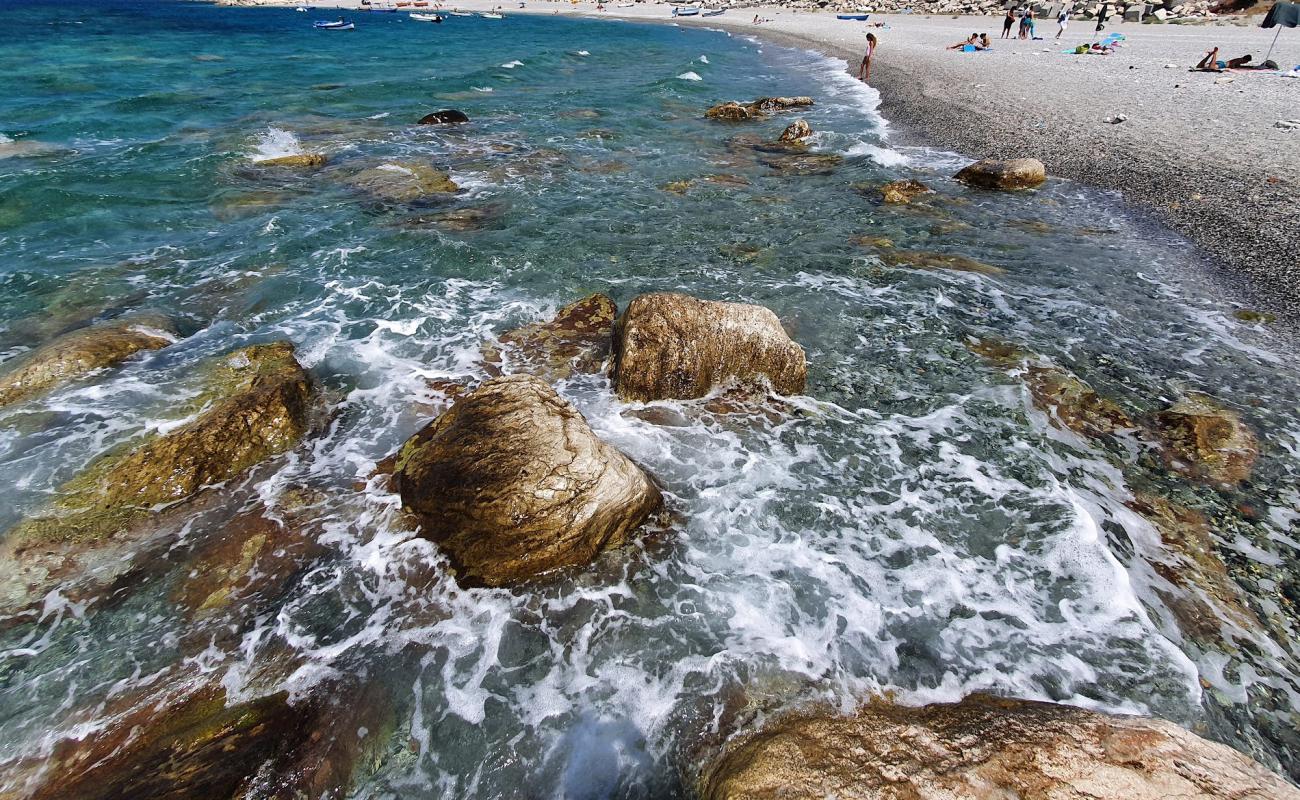 Photo de Spiaggia Saline Ioniche avec caillou fin gris de surface