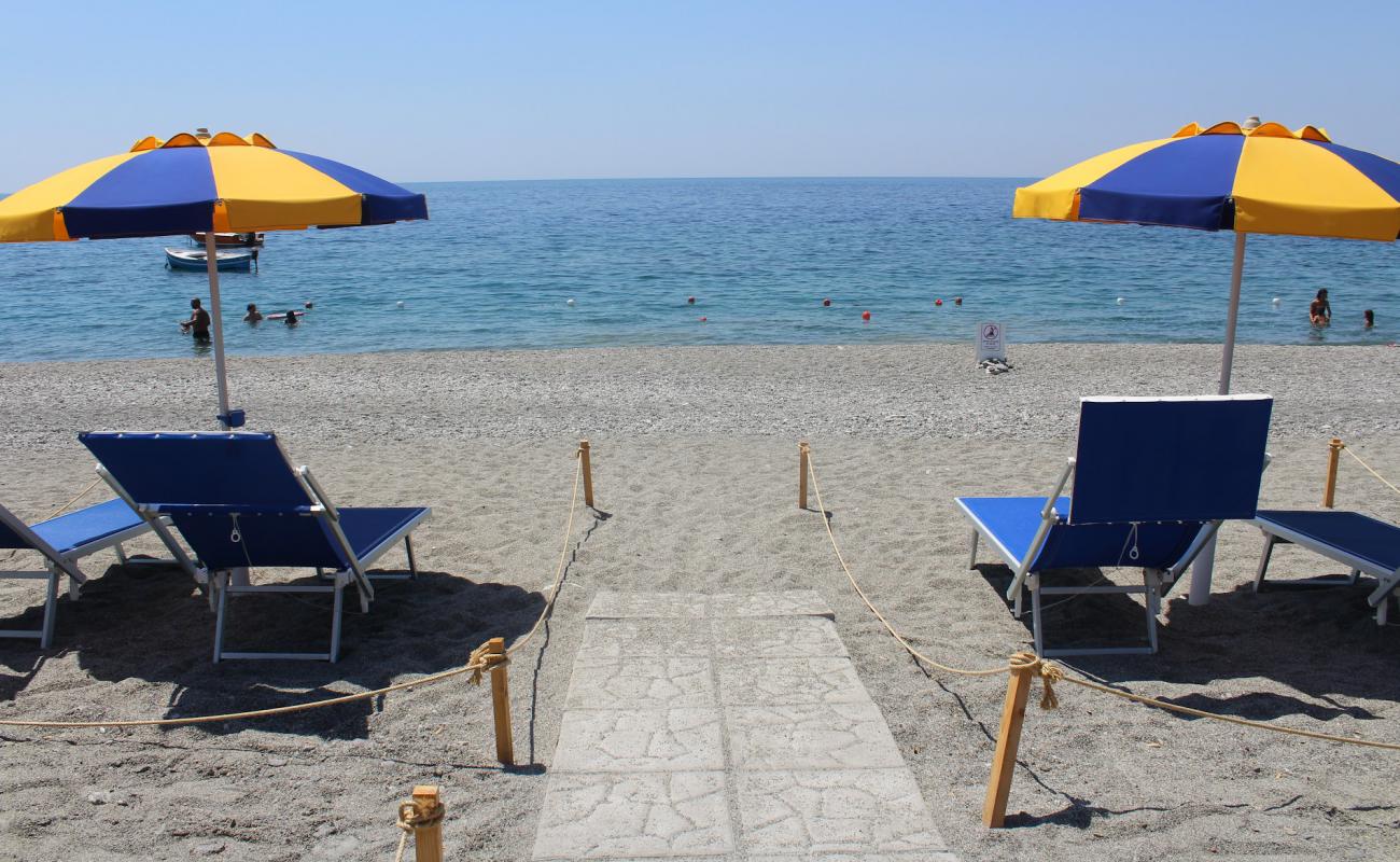 Photo de Spiaggia Saline Ioniche II avec caillou fin gris de surface