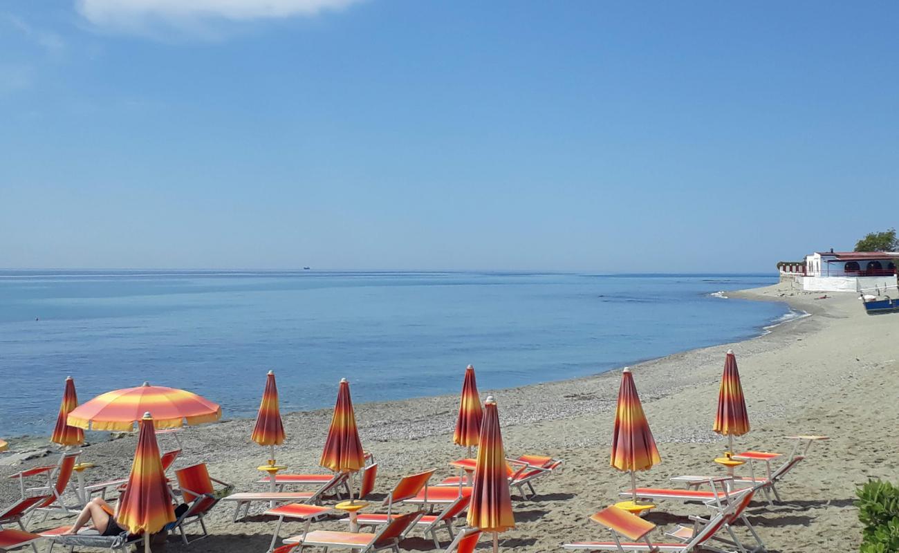 Photo de Spiaggia di Brancaleone avec sable gris de surface