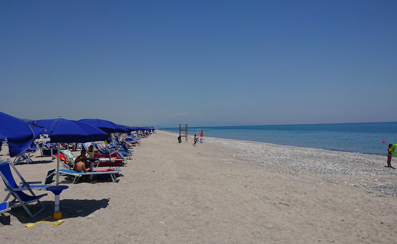 Photo de Campomarzio beach avec sable gris de surface