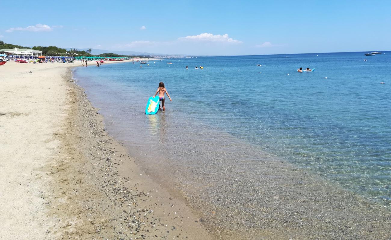 Photo de Spiaggia di Copanello avec sable lumineux de surface