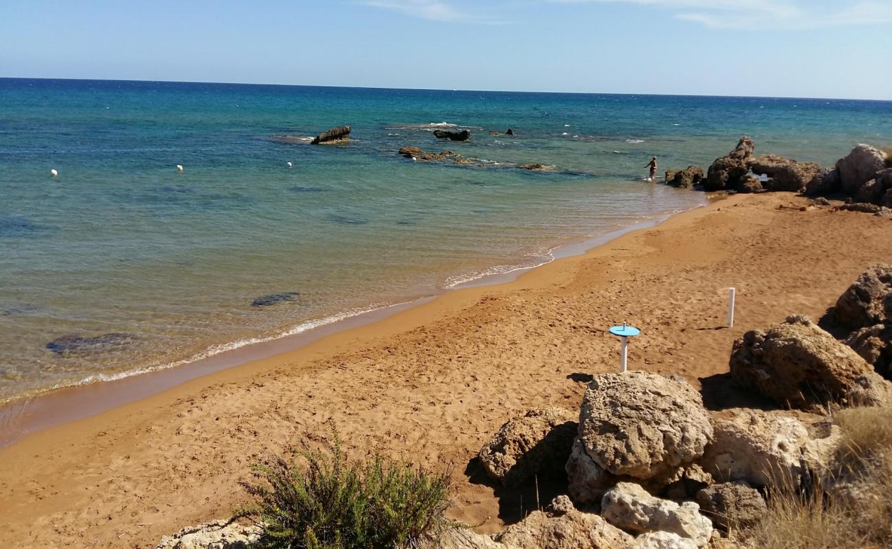 Photo de Fratte III beach avec sable fin brun de surface