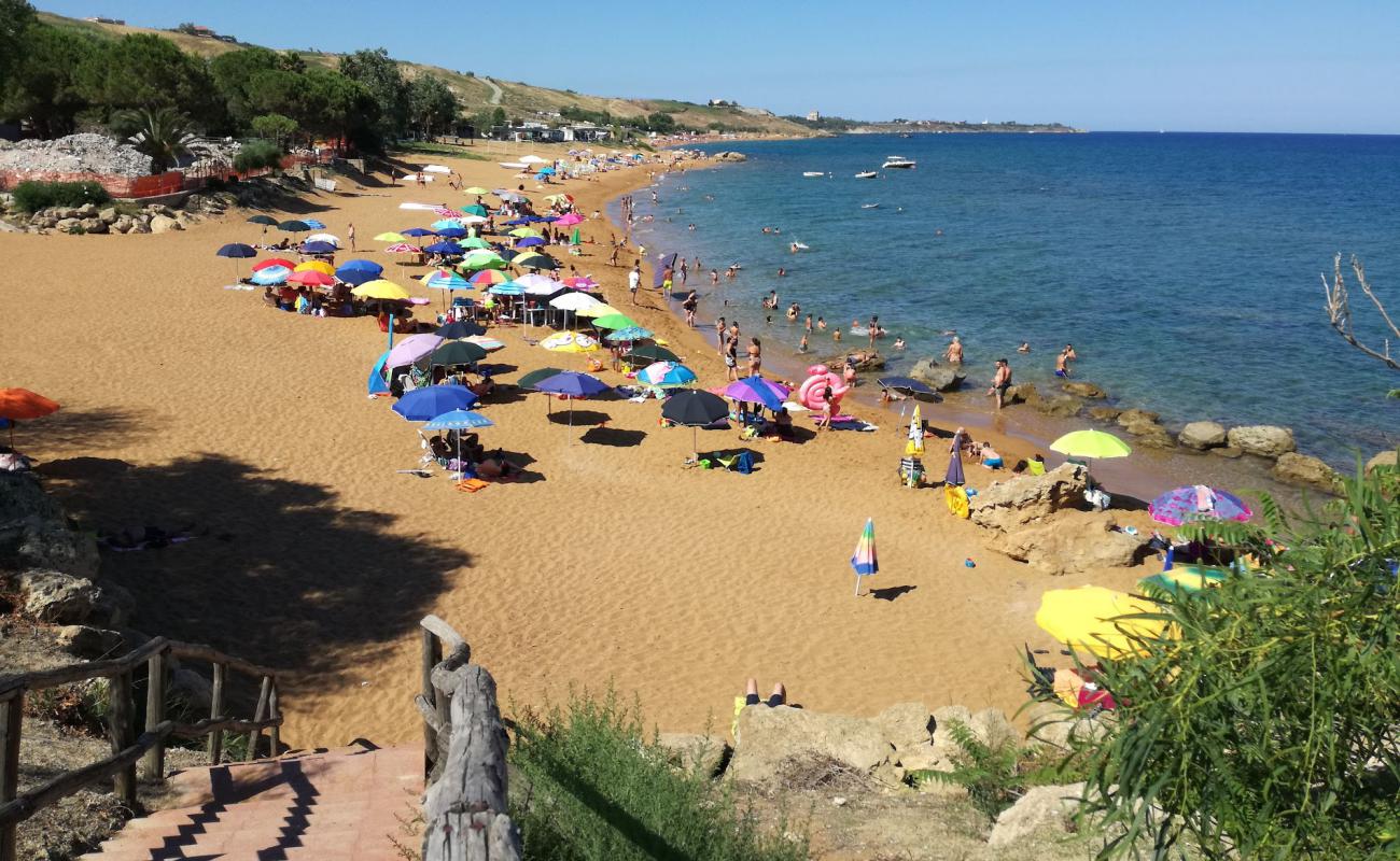 Photo de Spiaggia di Marinella avec sable fin brun de surface